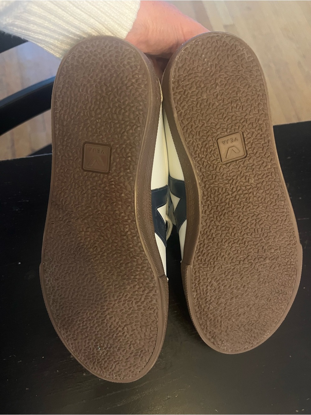 VEJA Women's White, Beige and Navy Low-Top Sneakers - Picture 6 of 6